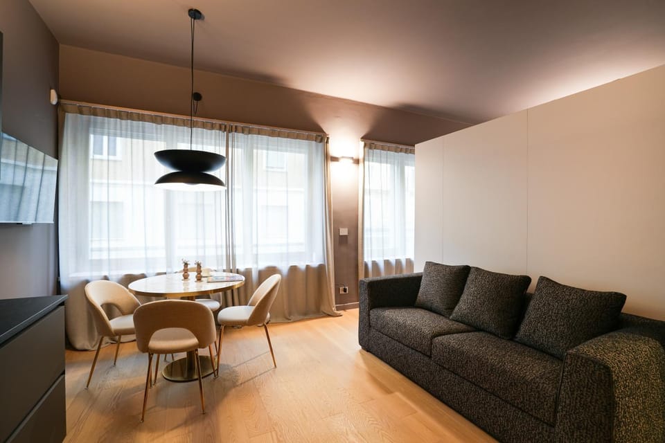 TV and multimedia, Living room, Seating area, Dining area