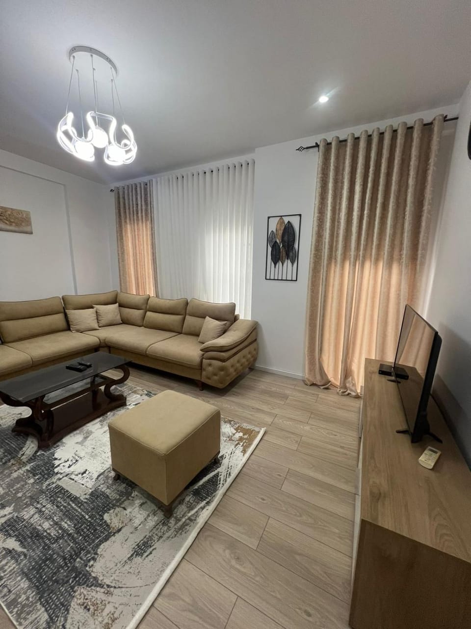 Communal lounge/ TV room, TV and multimedia, Living room, Seating area, Evening entertainment