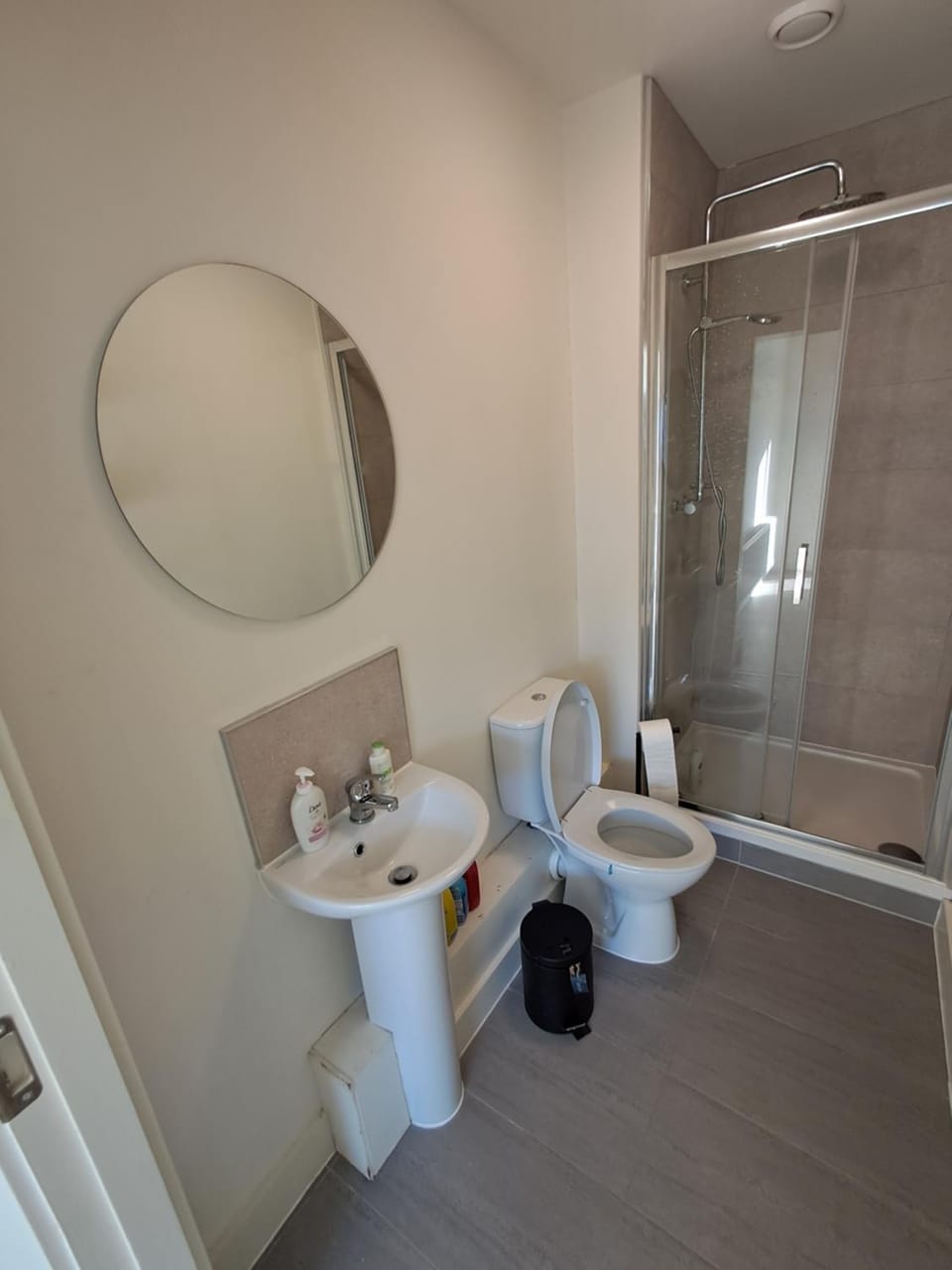 Shower, Toilet, Bathroom, towels