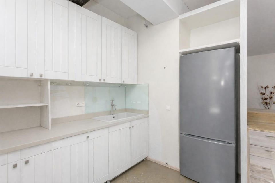 Kitchen or kitchenette, oven, wardrobe