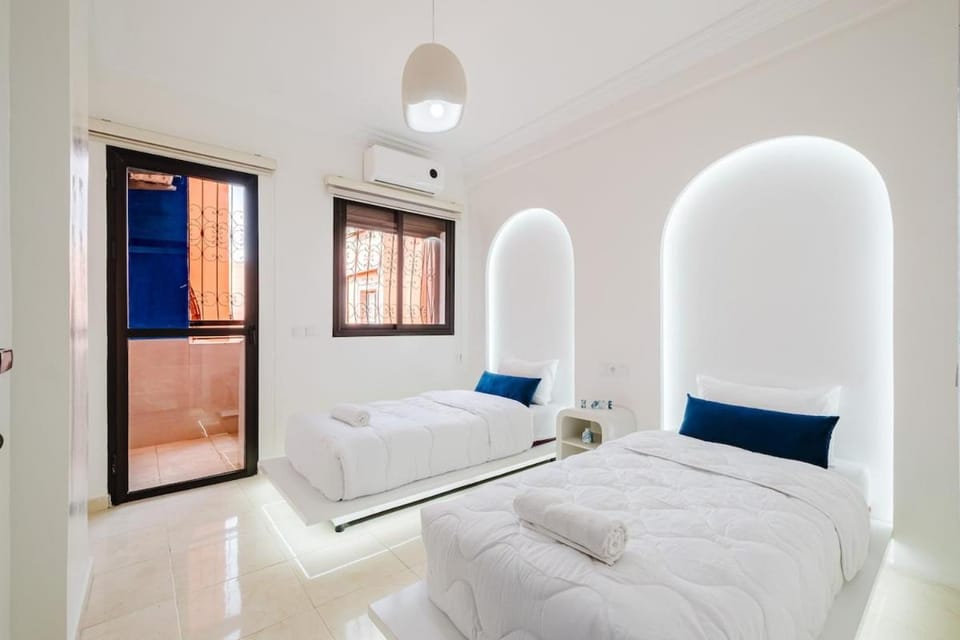 Bed, Photo of the whole room, Bedroom, air conditioner