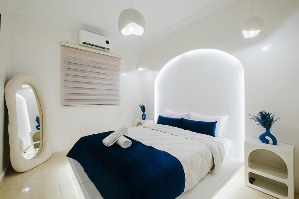 Bed, Photo of the whole room, Bedroom, towels, air conditioner