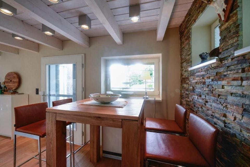 Seating area, Dining area, kitchen