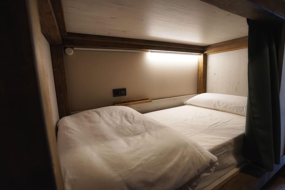 Bed, bunk bed