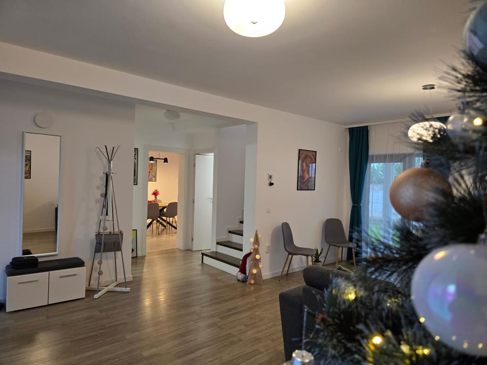 TV and multimedia, Living room, Seating area, kitchen