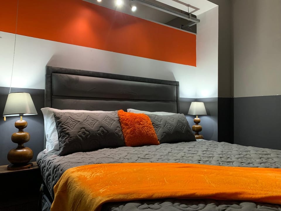 Warm & Luxury Stay at Maboneng with Kingbed HugeTV WiFi Apartment in Johannesburg