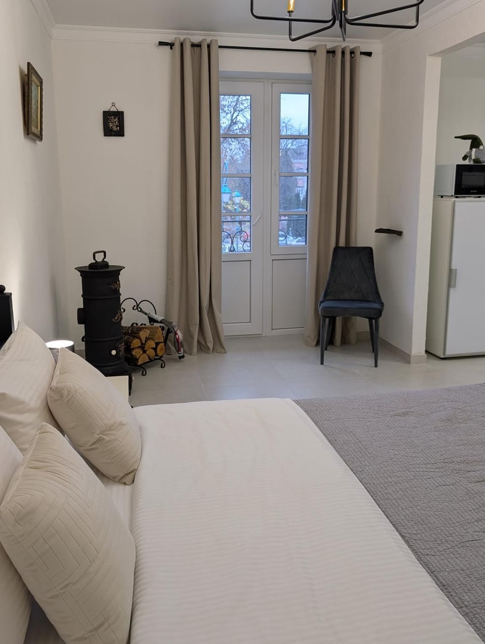 Royal Kamianets Apartment , центр Старого міста , 100м до Ратуші , вид на сквер та історичний центр Apartment in Ukraine