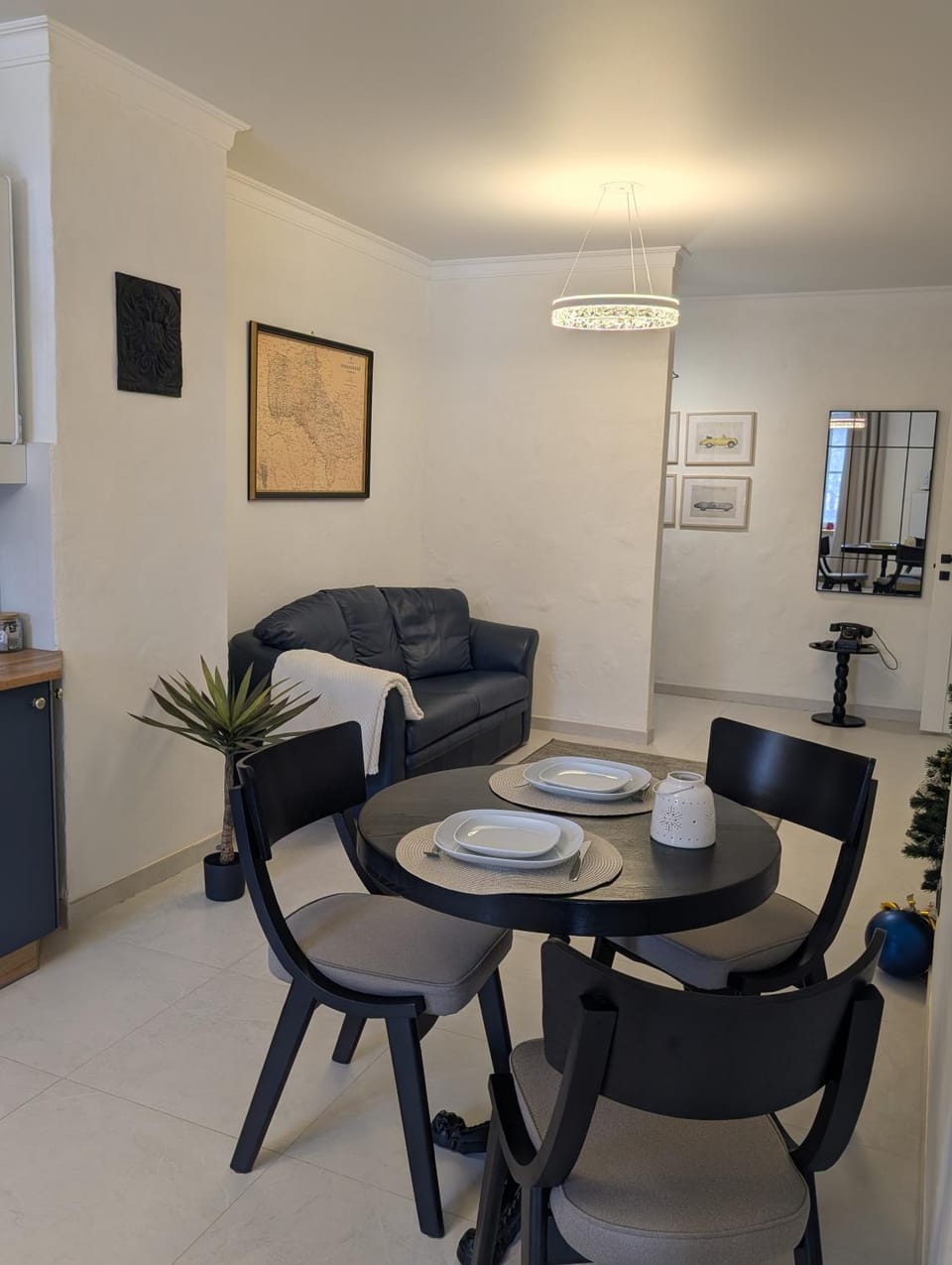 Royal Kamianets Apartment , центр Старого міста , 100м до Ратуші , вид на сквер та історичний центр Apartment in Ukraine