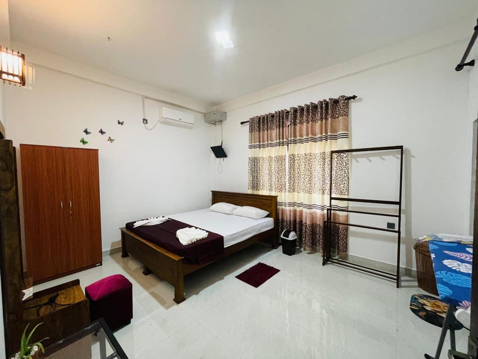 Bed, Photo of the whole room, Bedroom, air conditioner