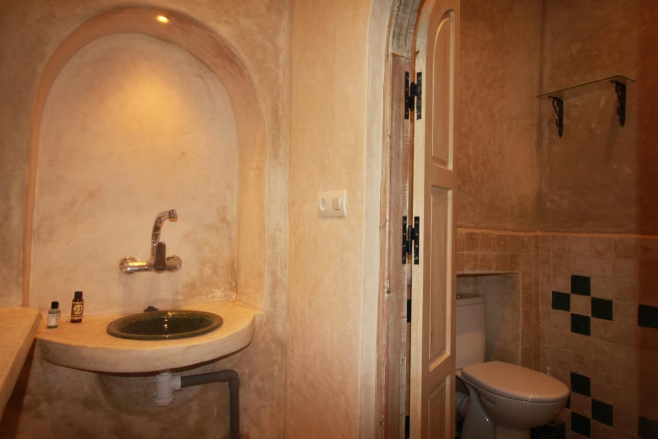Shower, Toilet