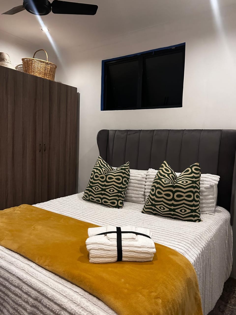 Bedroom, towels