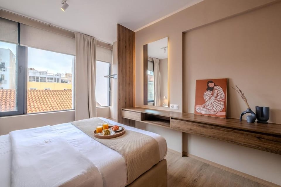 Elegant Suite Ermou Pedestrian Street Apartment in Athens