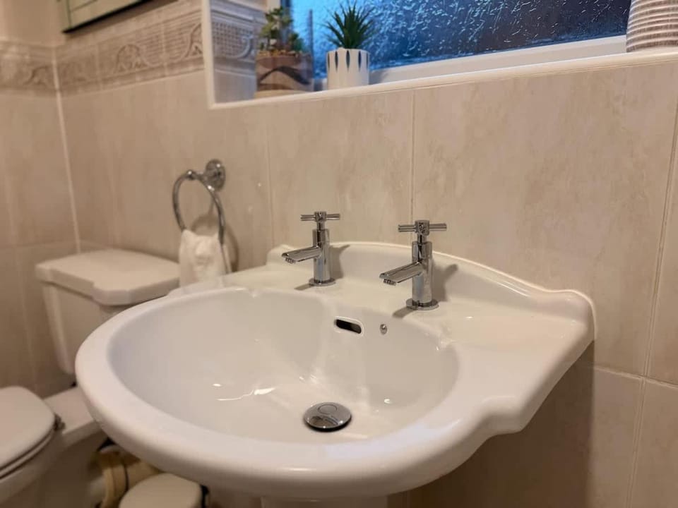 The Nook at Norton 1-Bed, Sleeps 4, Parking, WiFi, Contractors House in England