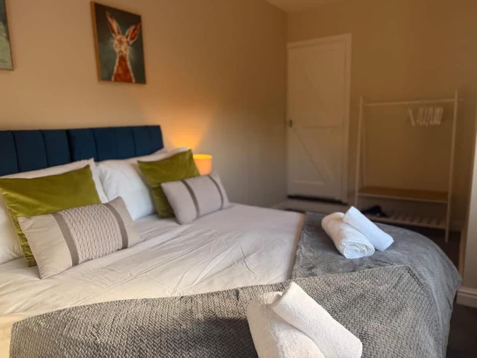 The Nook at Norton 1-Bed, Sleeps 4, Parking, WiFi, Contractors House in England