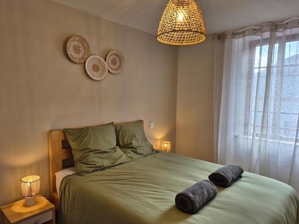 Bed, Bedroom