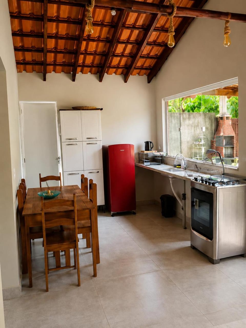 Kitchen or kitchenette, Dining area, minibar, oven, pet friendly, stove