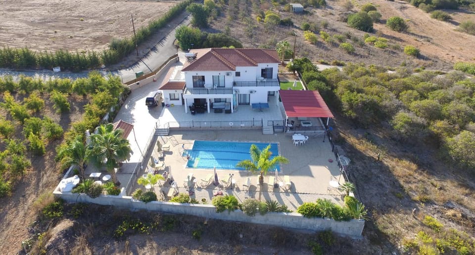 Property building, Day, Natural landscape, Bird's eye view, Balcony/Terrace, Pool view