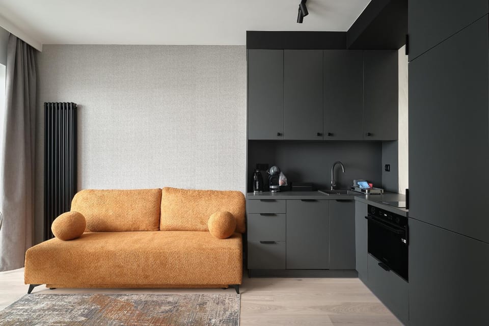 Kitchen or kitchenette, Seating area, stove
