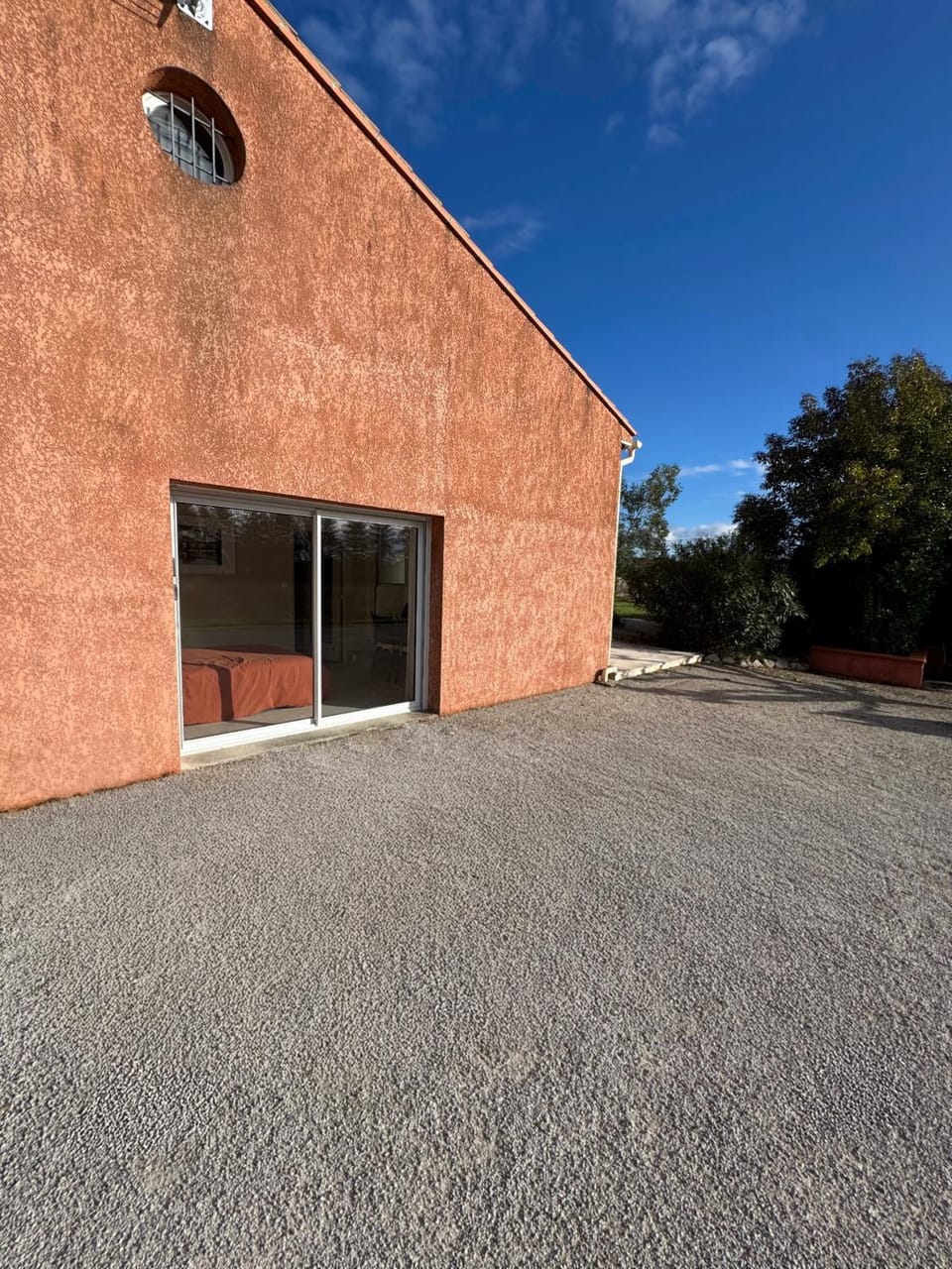 Facade/entrance, Parking