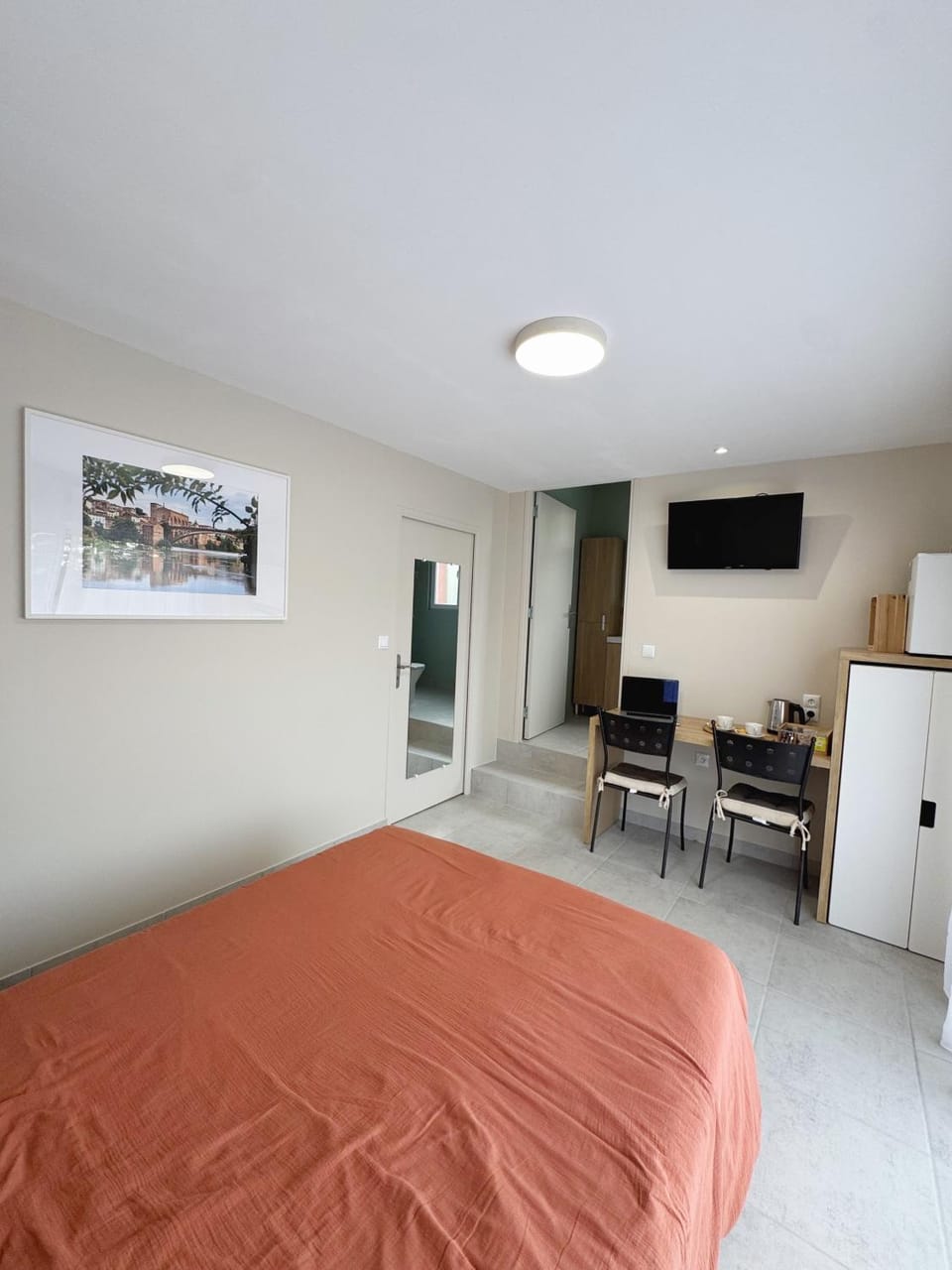 TV and multimedia, Seating area, Dining area