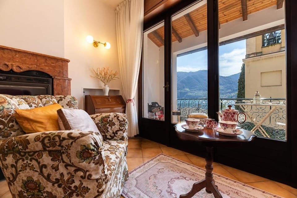 Natural landscape, Balcony/Terrace, Living room, Seating area, Mountain view