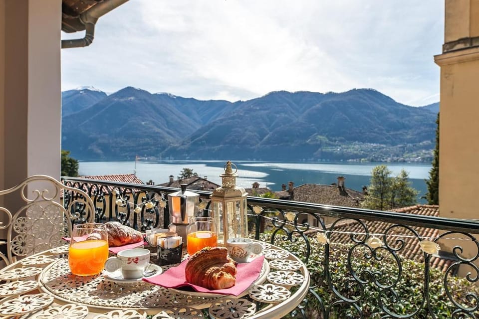 View (from property/room), Balcony/Terrace, Balcony/Terrace, Lake view, Mountain view, Italian breakfast