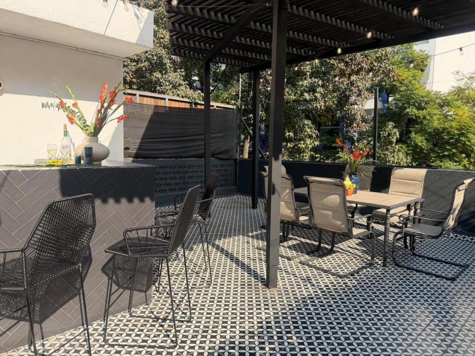 La Chula, Stylish Home in Condesa and Rooftop Bar Apartment in Mexico City
