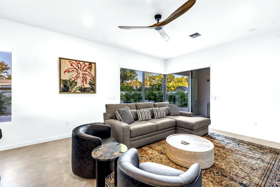 View (from property/room), Living room, Seating area