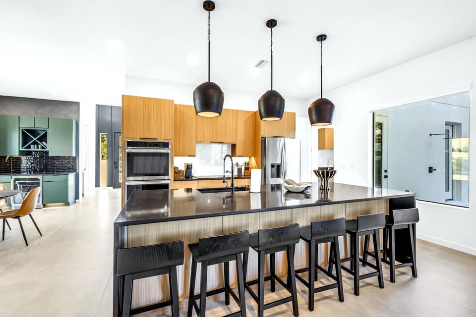 Kitchen or kitchenette, Seating area