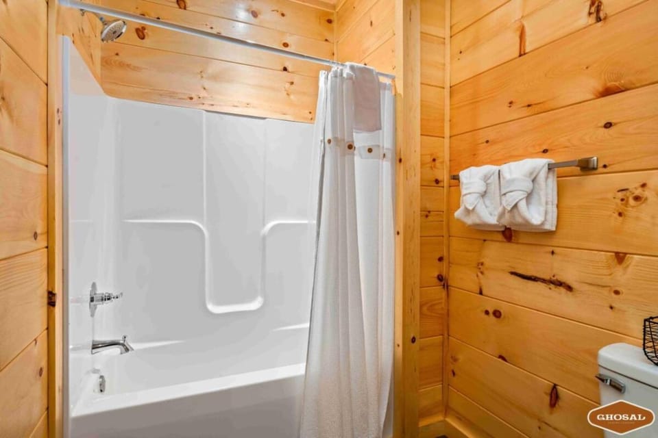 Shower, Bathroom, Bath, towels