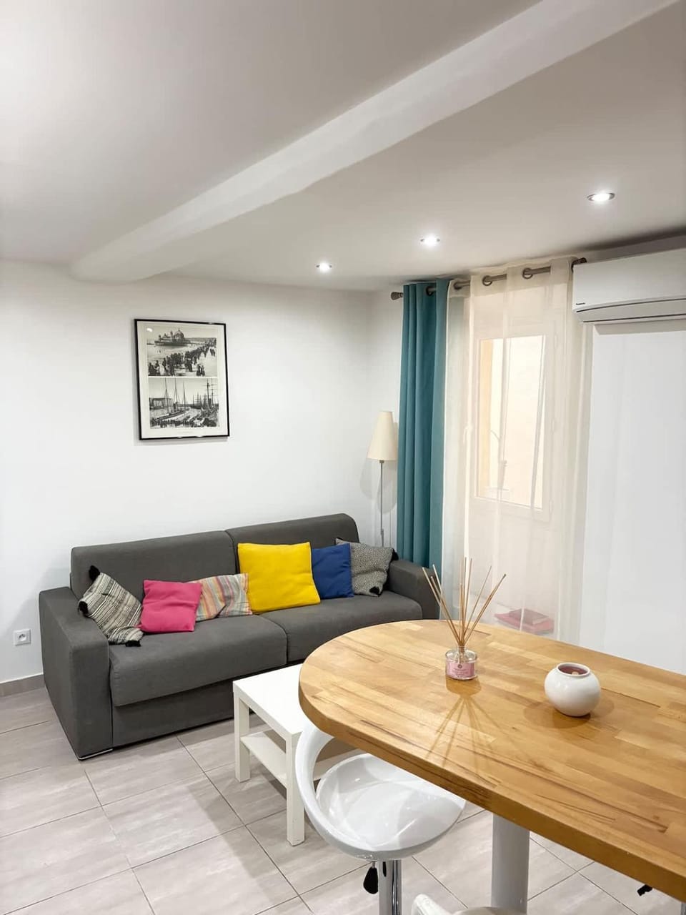 Living room, Seating area, Dining area