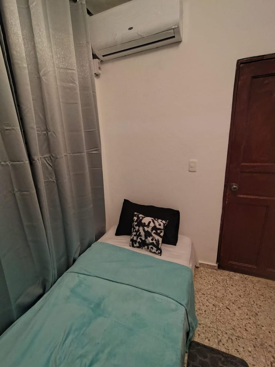Bed, Photo of the whole room, Bedroom, air conditioner