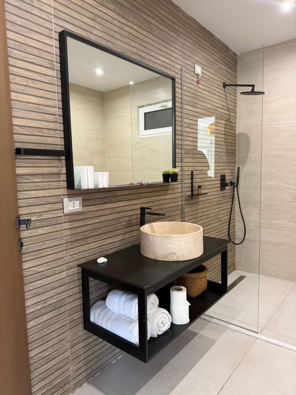Shower, Bathroom, towels