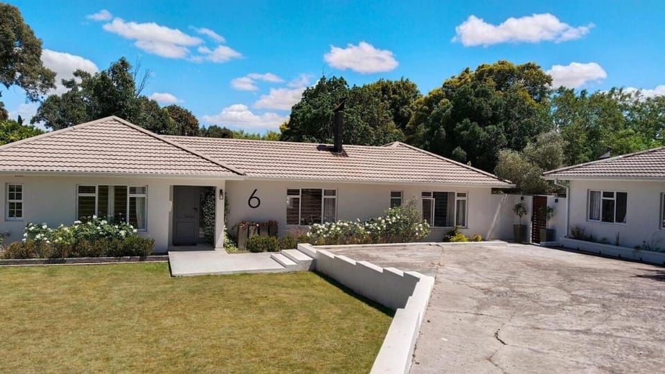 6 on Krisant-Durbanville House in Cape Town