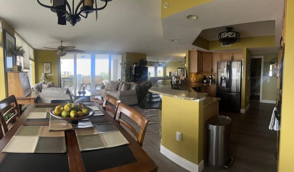 Dining area, Family, kitchen