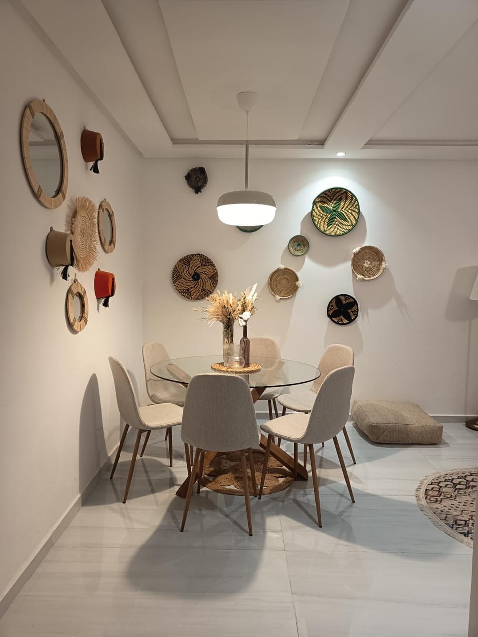 Living room, Decorative detail, Seating area, Dining area