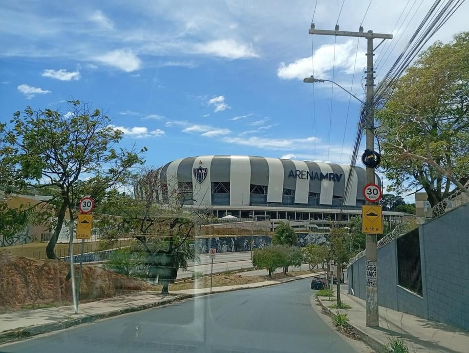 APARTAMENTO INTEIRO, TERREO, COM AREA PRIVATIVA A 300m DA ARENA MRV E 10 MINUTOS EXPOMINAS Apartment in Contagem
