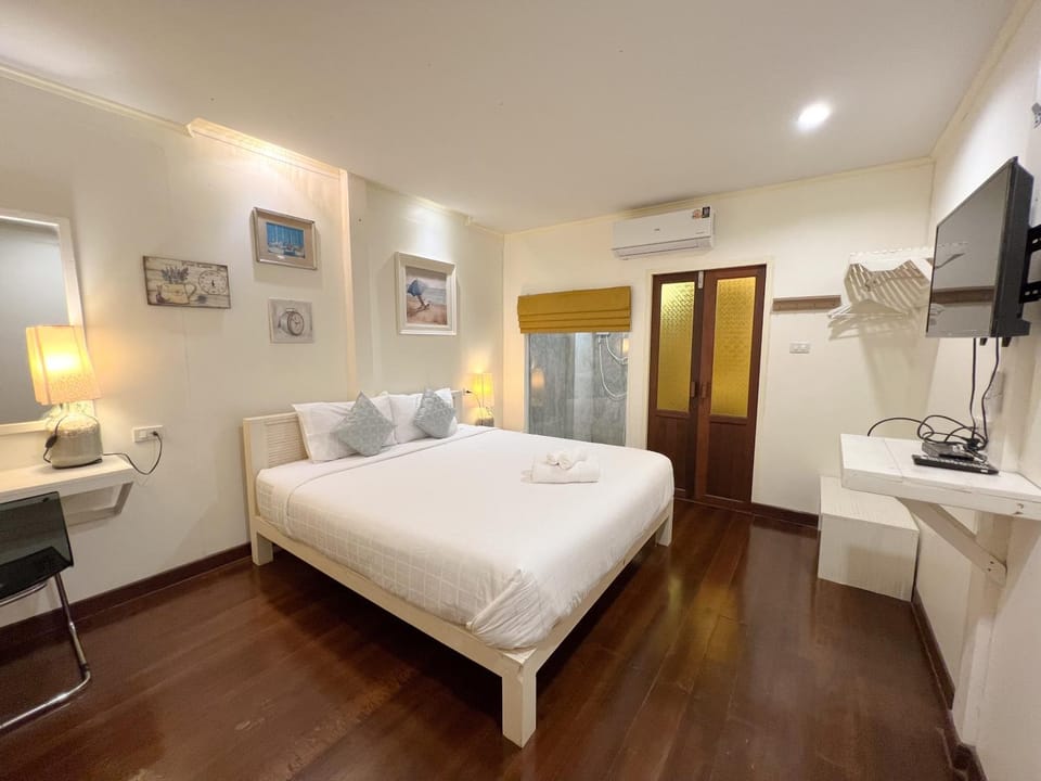 TV and multimedia, Bedroom, air conditioner