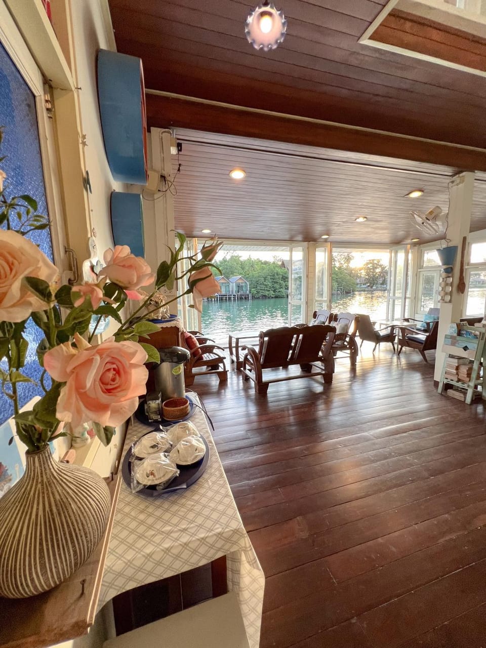 Coffee/tea facilities, Living room