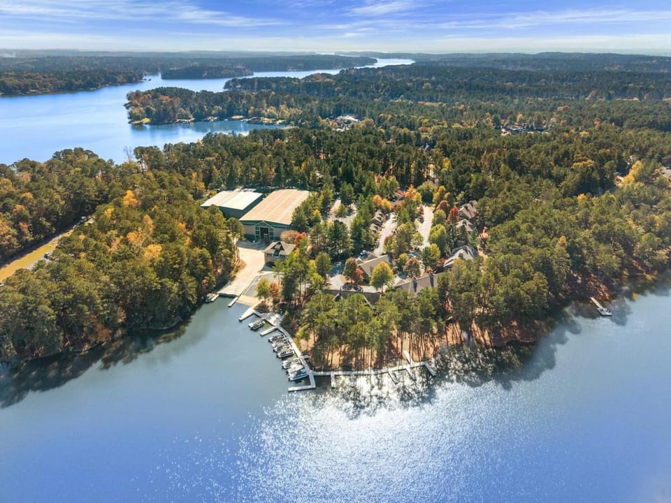 Elegant Reynolds Lake Oconee - Golf and Serenity Apartment in Lake Oconee
