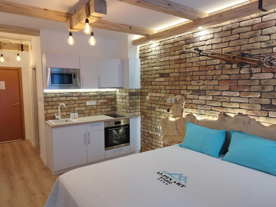 Alpin Art Studio in Hotel Iceberg - Free Pool, Sauna and Fitness Apartment in North Macedonia