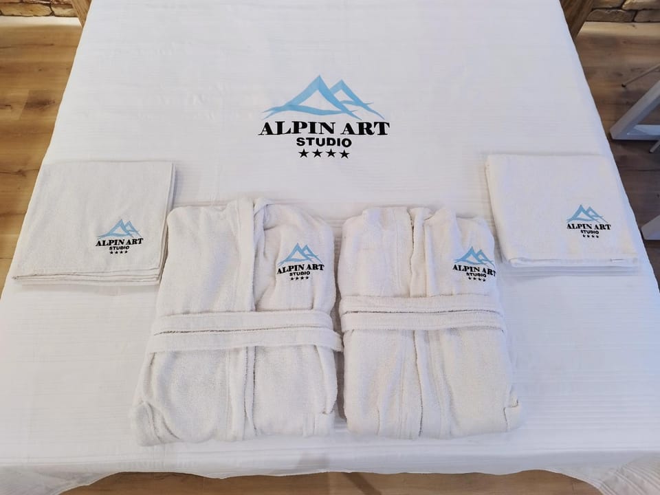Alpin Art Studio in Hotel Iceberg - Free Pool, Sauna and Fitness Apartment in North Macedonia
