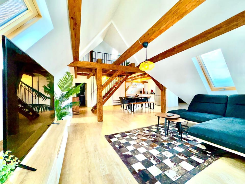Communal lounge/ TV room, TV and multimedia, Living room, Seating area
