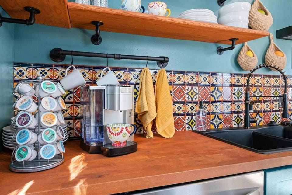 Coffee/tea facilities, Kitchen or kitchenette