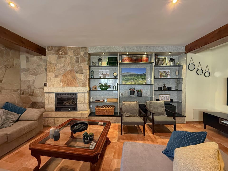 TV and multimedia, Living room, fireplace