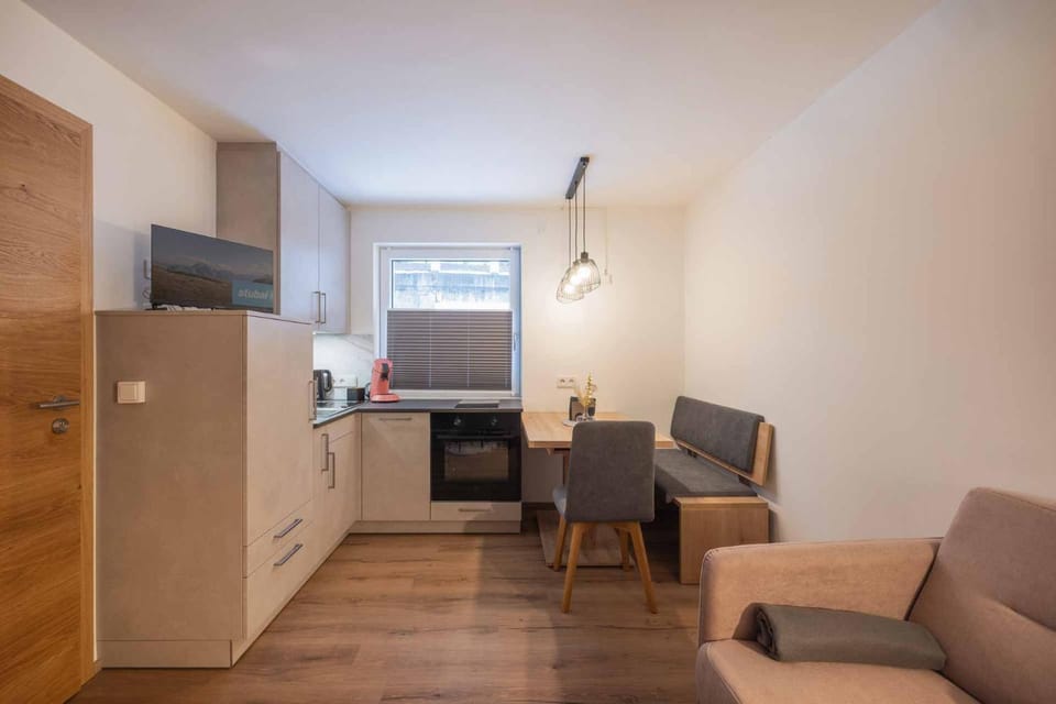 Kitchen or kitchenette, Seating area, Dining area