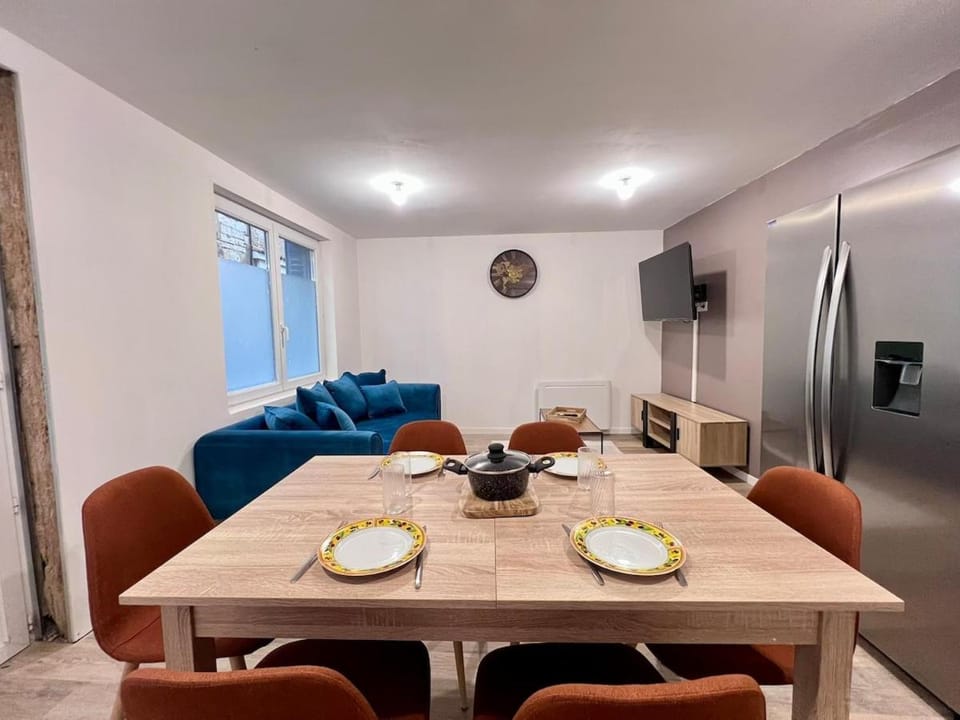 MAISON MODERNA-8 personnes-WiFi-Centre ville House in Pays de la Loire