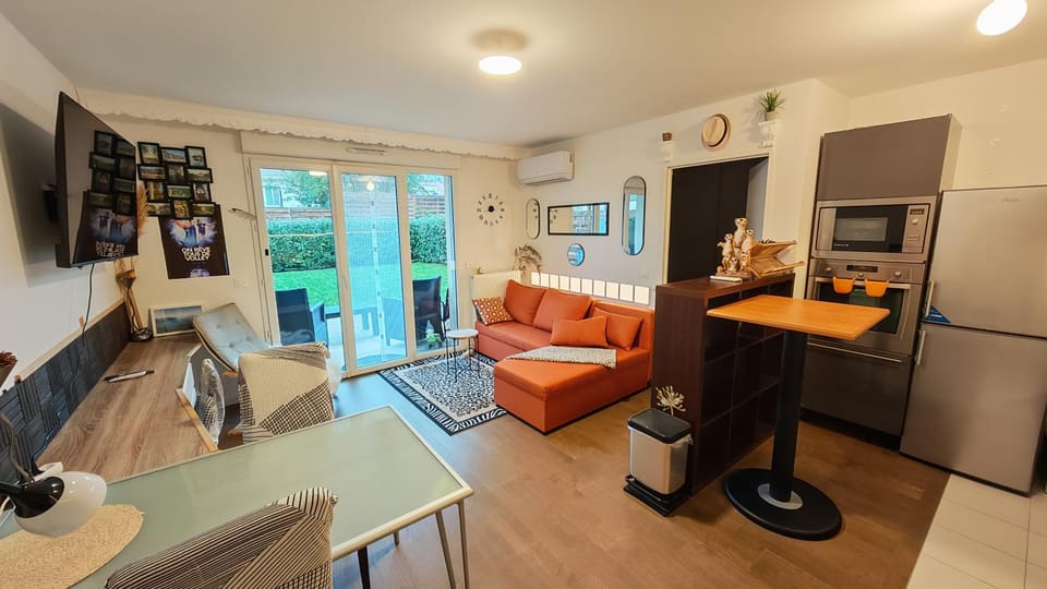 TV and multimedia, Kitchen or kitchenette, Living room, Seating area, Dining area, minibar