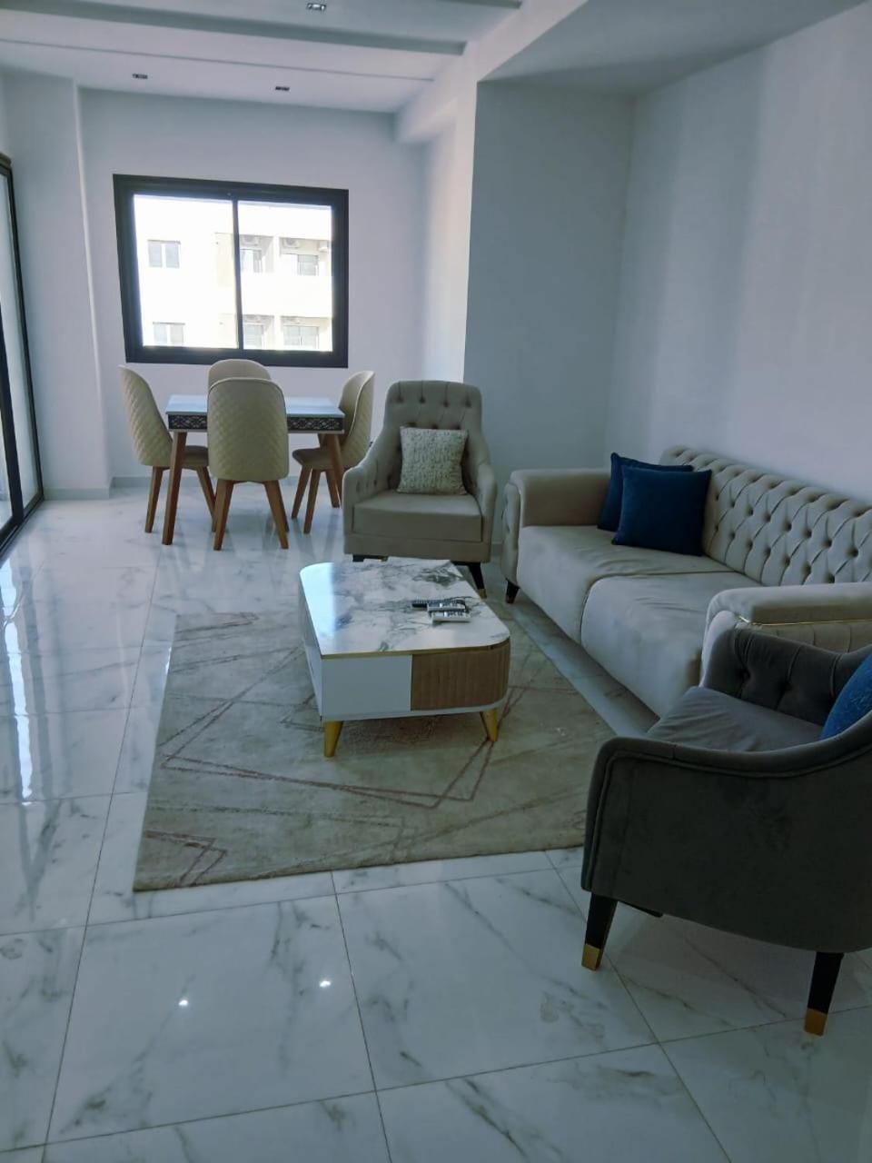 Living room, Seating area