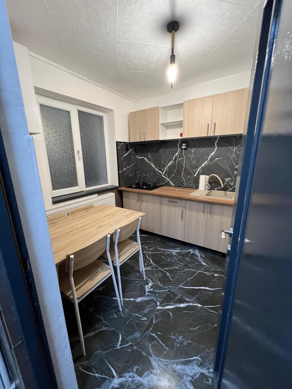 Kitchen or kitchenette, Dining area